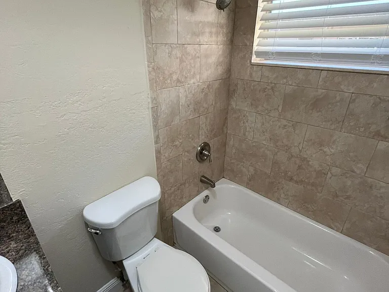 1370 NE 119th St #137008 — Photo 35
