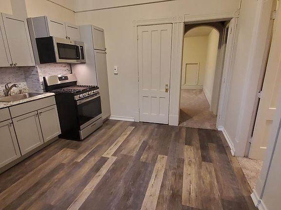 5th image of 70 Oakwood Ave
