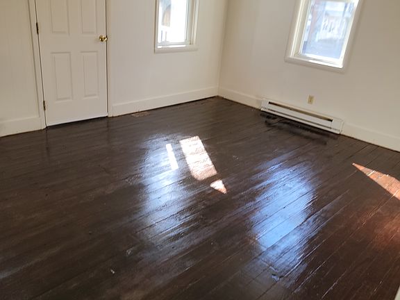 3rd image of 135 E Market St