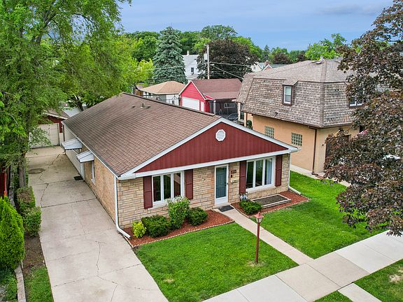2nd image of 2534 Maple St