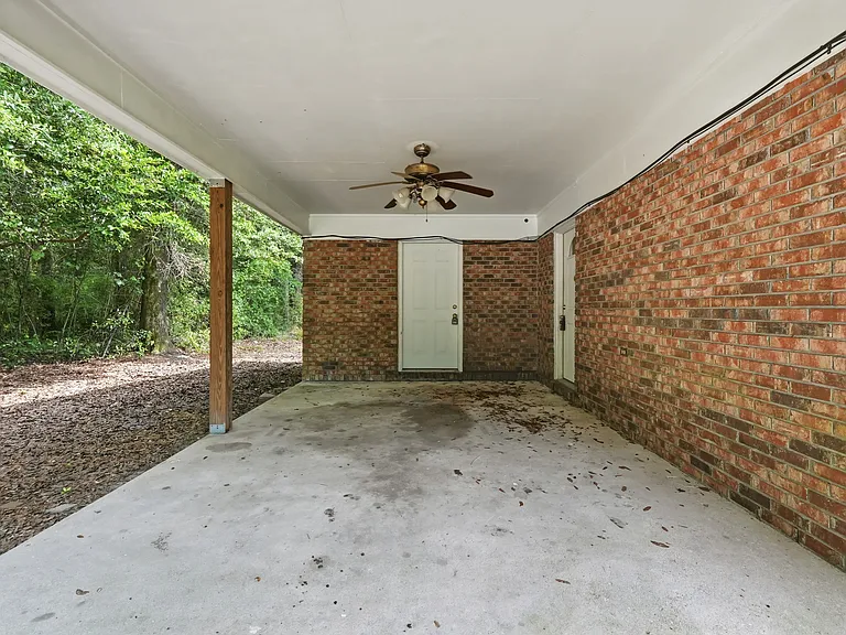 90 Andrews Ave — Photo 5