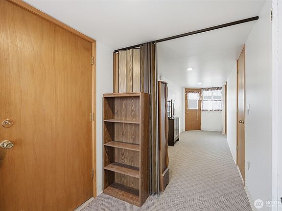 5th image of 209 W 5th Street