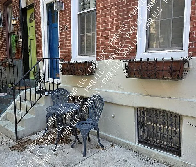 878 N Taylor St — Photo 2