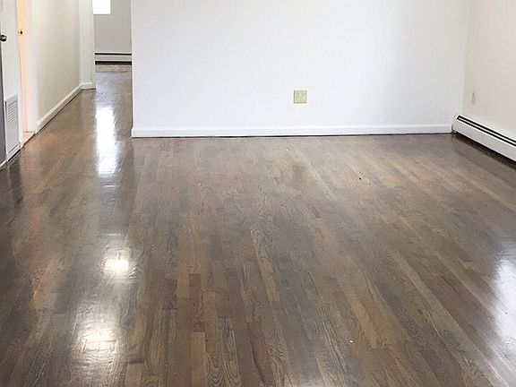 3rd image of 536 City Island Ave