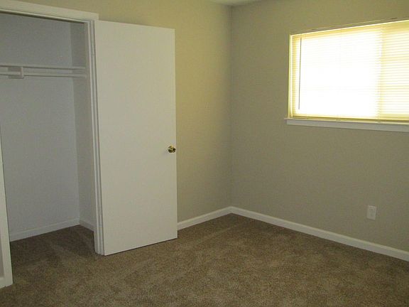 4th image of 4700 Amber Ln