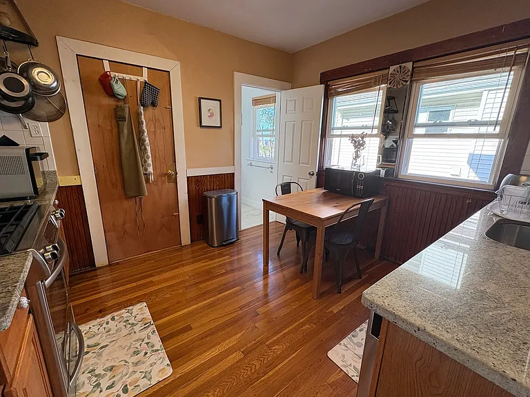 17 Sunset St #2 — Photo 6