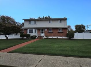 202 Birch Ave, Farmingdale, NY 11735