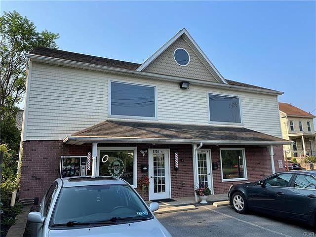 2nd image of 1734 Wood Ave