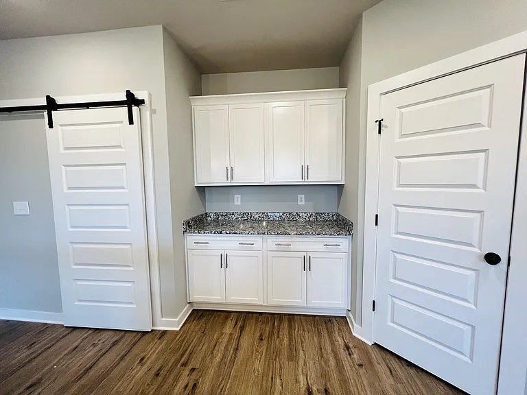 731 N Main St — Photo 13