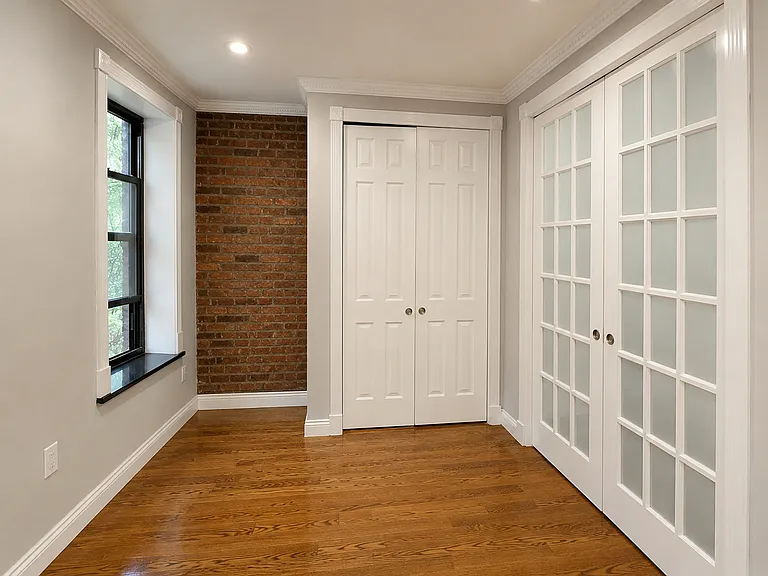 325 E 5th St #FB1 — Photo 4