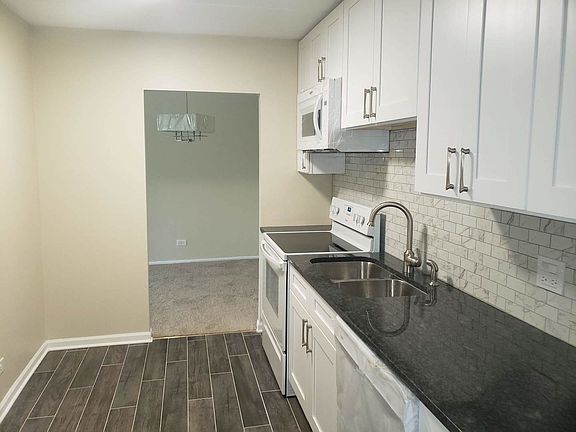5th image of 919 N Boxwood Dr APT 303