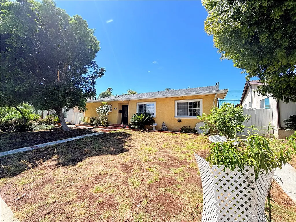 4 bed, 2160 sqft, $4,500 — Photo 2