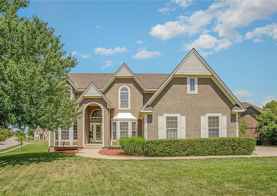 1st image of 2424 SW Wintergreen Ct
