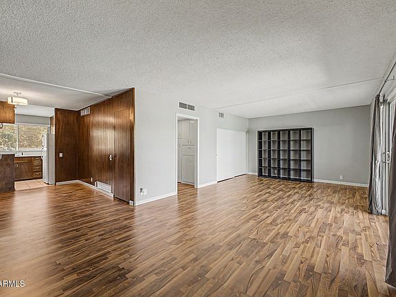 5th image of 520 W CLARENDON Avenue #E22