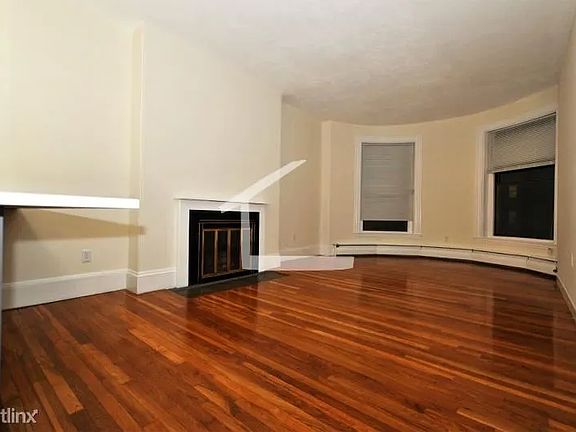 3rd image of 916 Beacon St APT 2