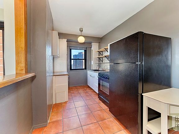 4th image of 417 Grand St APT D1707