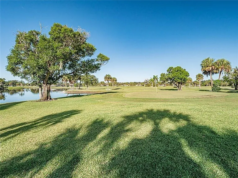 32 Plantation Dr #103 — Photo 5