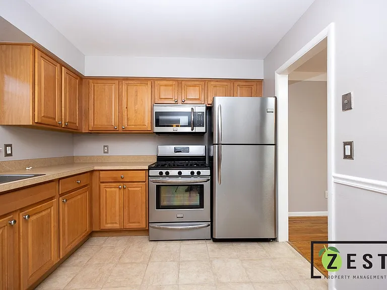 415 Fox Hills Dr N — Photo 10