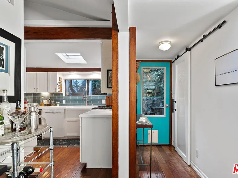 1653 N Beverly Glen Blvd — Photo 14