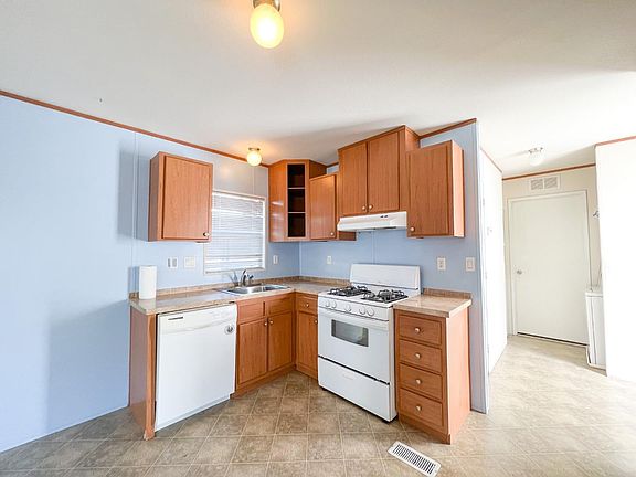 2nd image of 822 Spindrift Ln #822