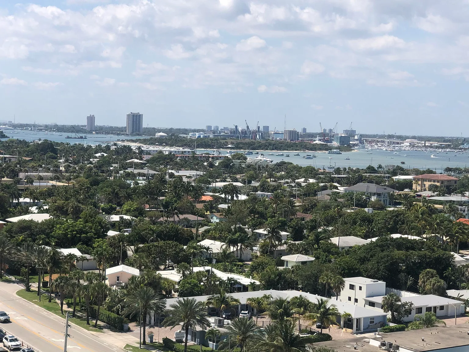 2 bed, 2.0 bath, 1585 sqft, $8,900 — Photo 3