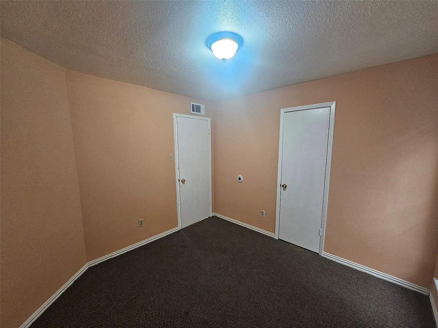 2 bed, 1.0 bath, 870 sqft, $1,100 — Photo 4