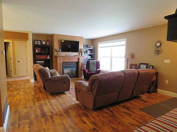 3rd image of 750 Oakwood Ave