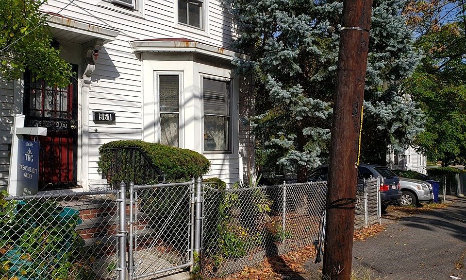 2nd image of 961 Canterbury St