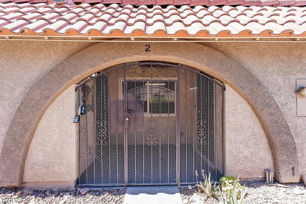2 bed, 2.0 bath, 1022 sqft, $1,195 — Photo 2
