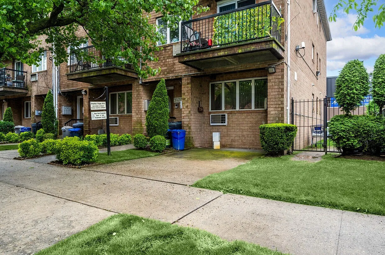 4 bed, 902 sqft, $3,200 — Photo 1