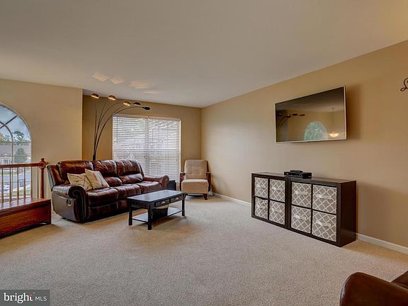 4th image of 292 Red Cedar Ln