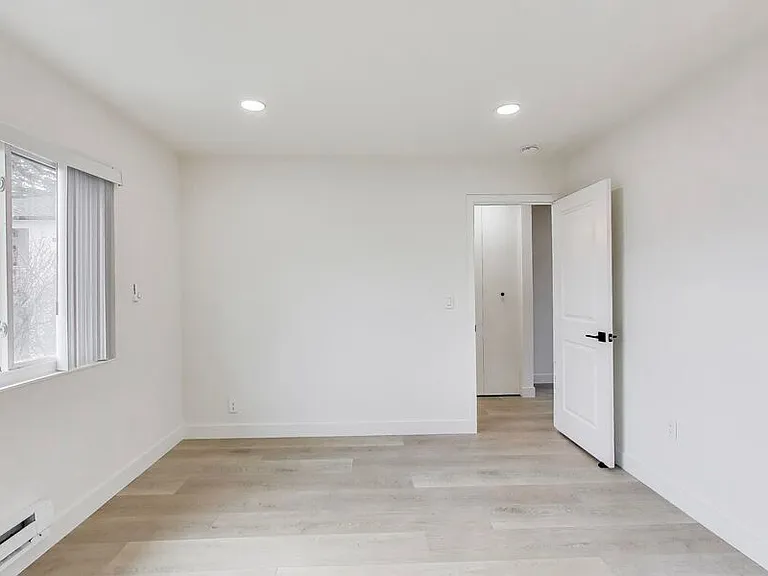 698 N Santa Cruz Avenue — Photo 15