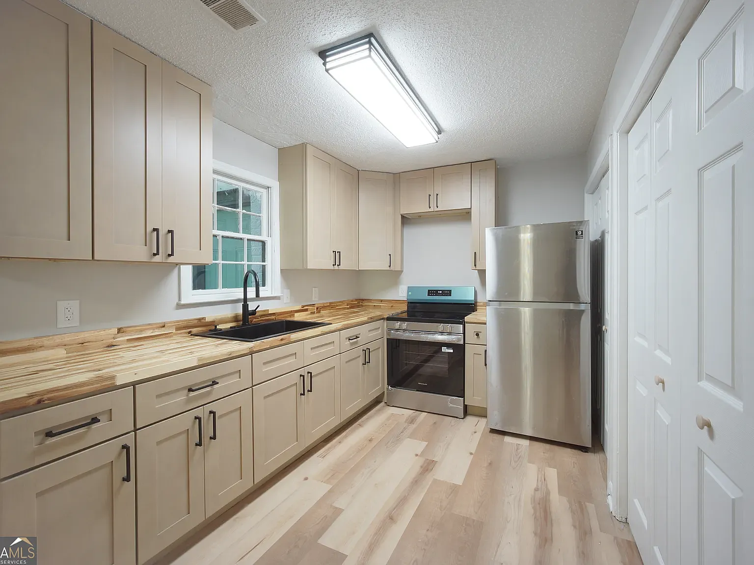 2 bed, 2.5 bath, 1248 sqft, $1,900 — Photo 3