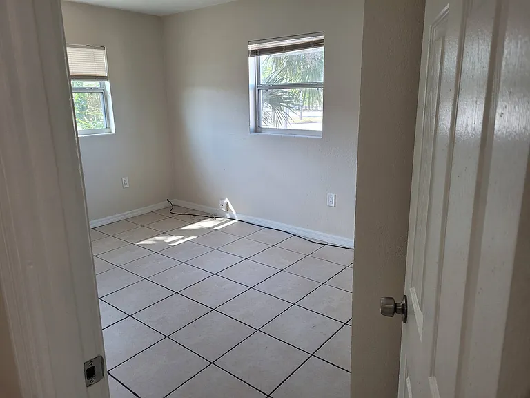 130 Bougainvillea Dr #10 — Photo 4
