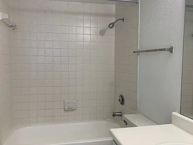 Emerald Cove Apartments — Photo 97