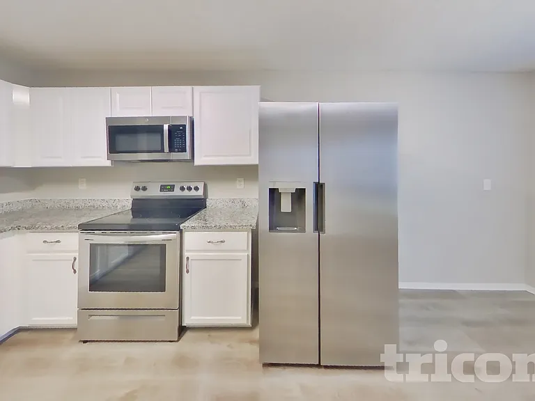 2328 White Oak Dr — Photo 6