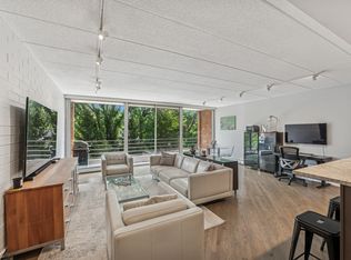 630 Vernon Ave APT 10, Glencoe, IL 60022