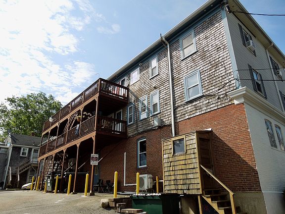 2nd image of 50 Sandwich St #4
