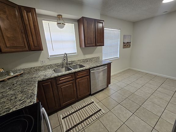 4th image of 321 Sunnyside Pl