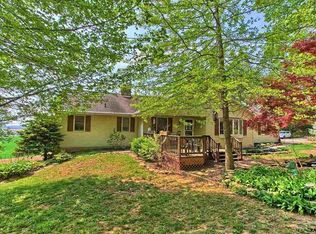 6996 Hickory Rd, Stewartstown, PA 17363