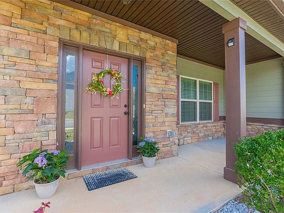 3rd image of 305 Cliffhaven Cir