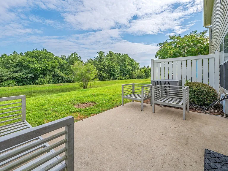 715 Majestic Dr — Photo 34