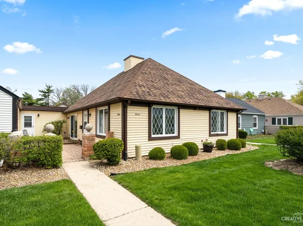 12 Garden Dr #1, Montgomery, IL 60538