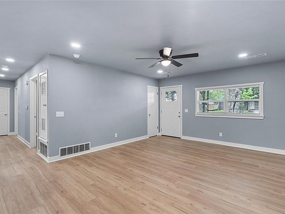 4th image of 903 White Rd