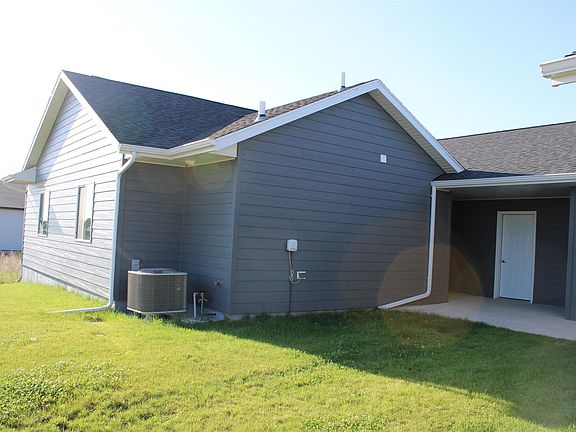 3rd image of 840 Petros Dr