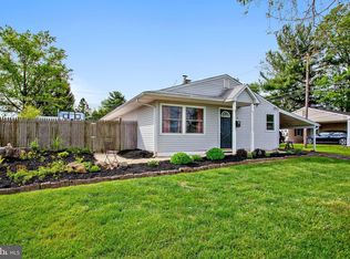 38 Chestnut Ln, Levittown, PA 19055