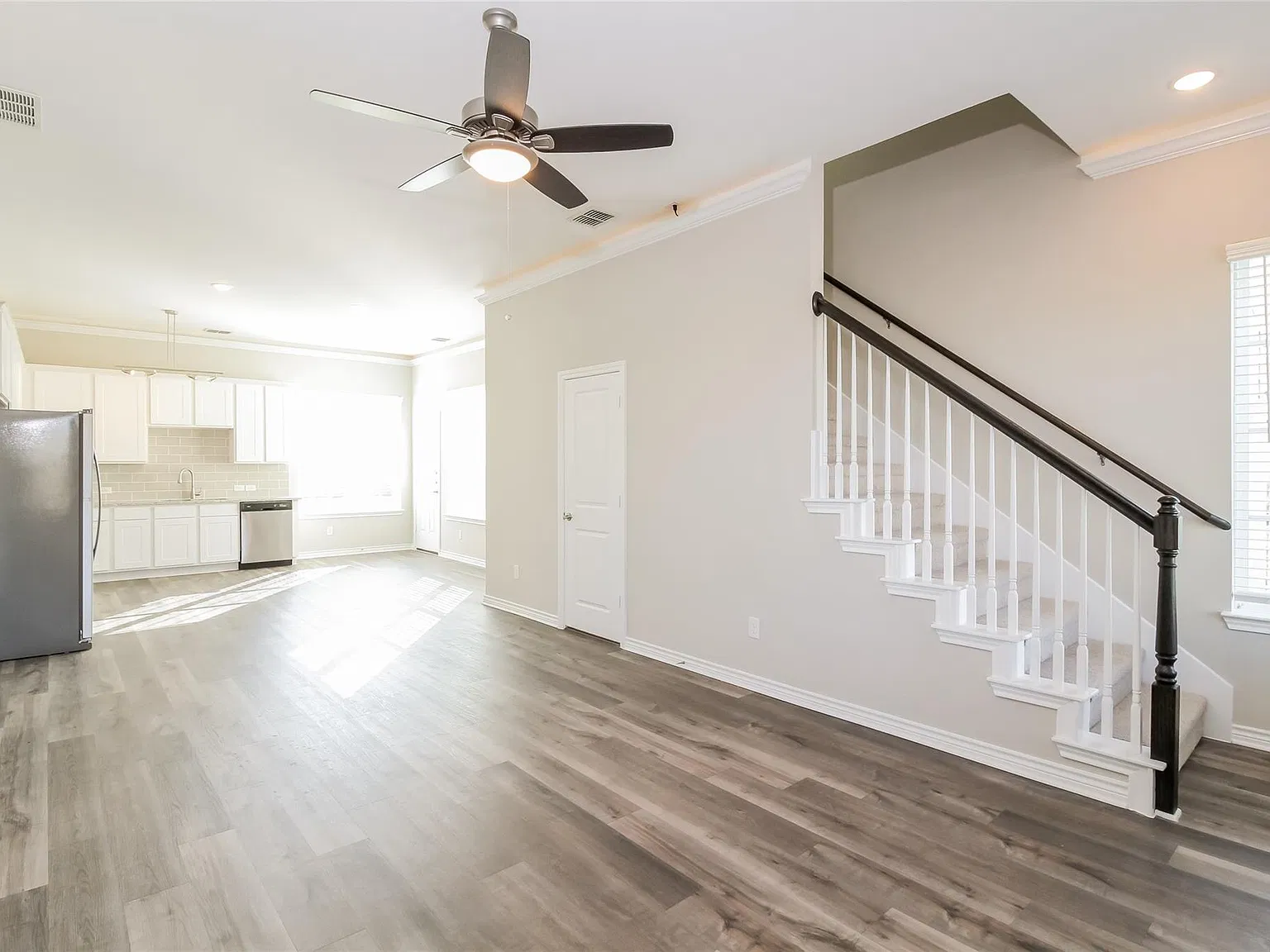4 bed, 3.5 bath, 1843 sqft, $2,399 — Photo 3
