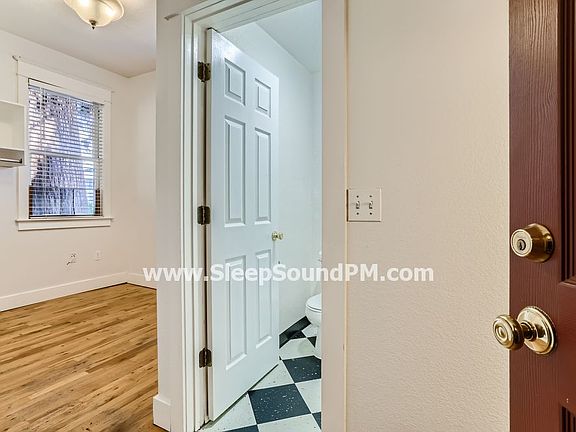 2nd image of 2241 NW Hoyt St #0