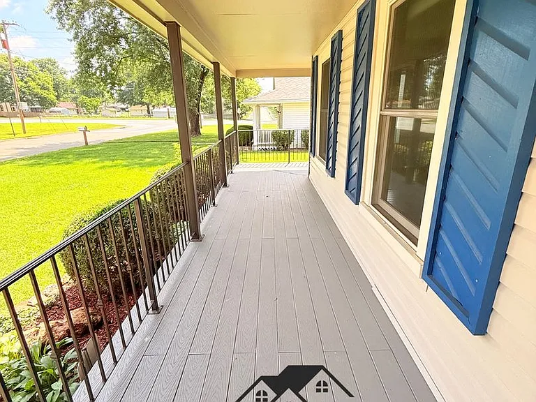 1182 E Evans St — Photo 30