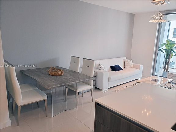 5th image of 488 NE 18th St Unit 3304